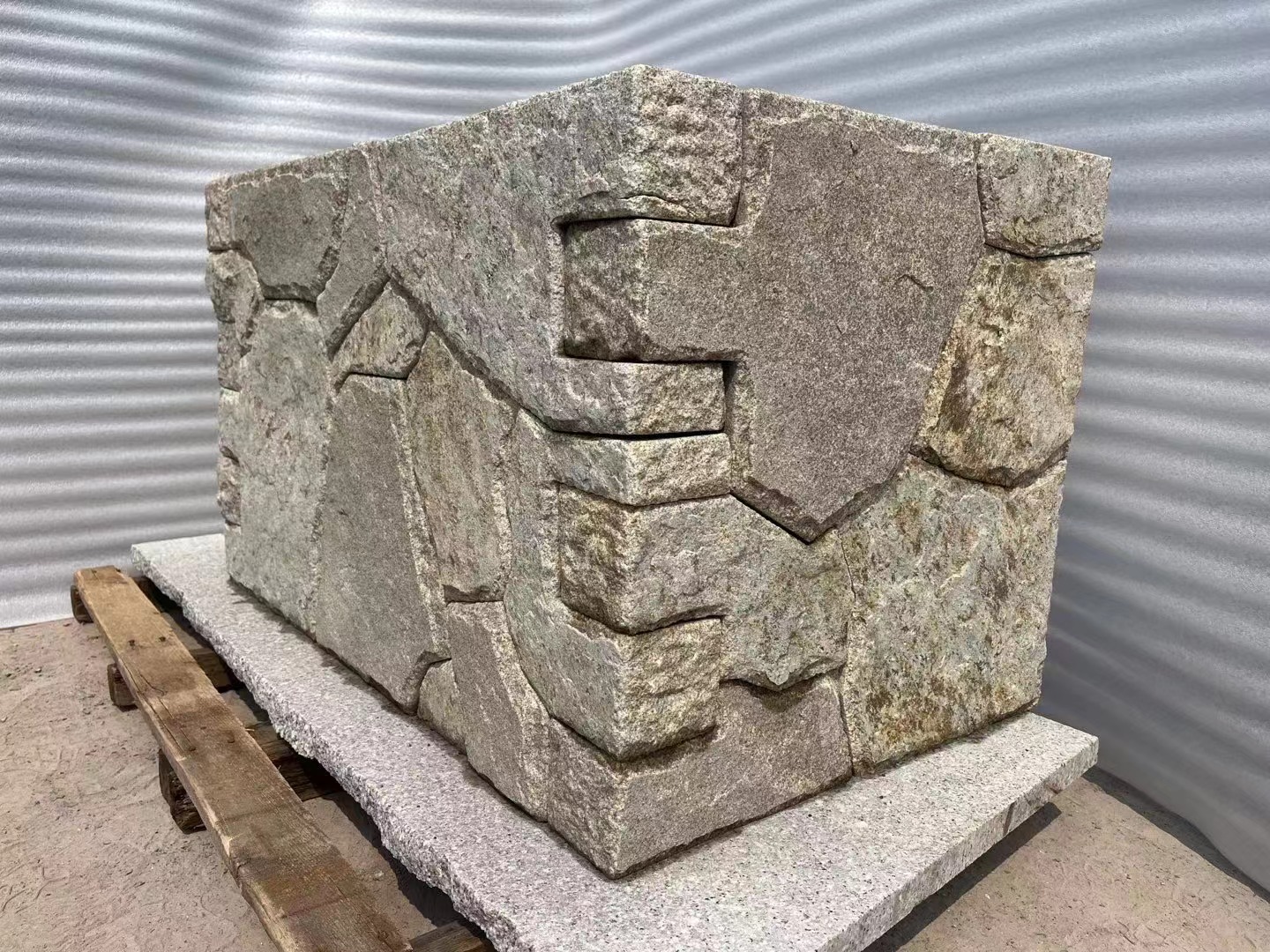 Stone accent