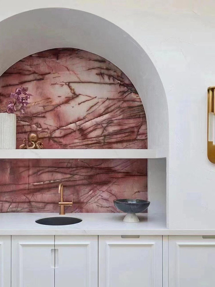 Cristallo Cosmopolitan Quartzite table