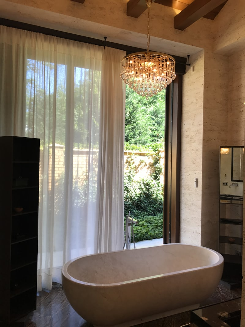 The secret of the heat of the natural stone bathtub