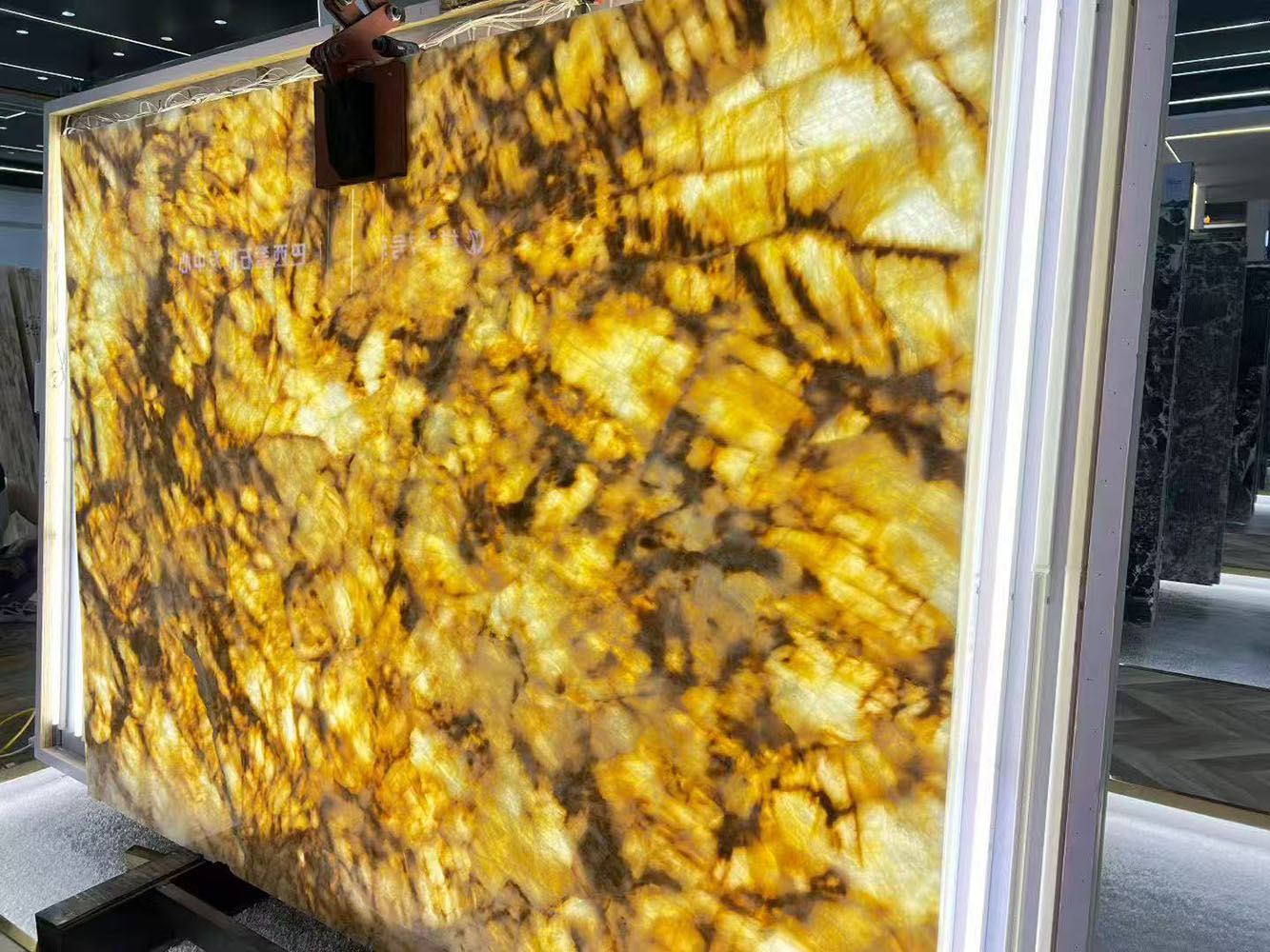 backlit-yellow-onyx-bar