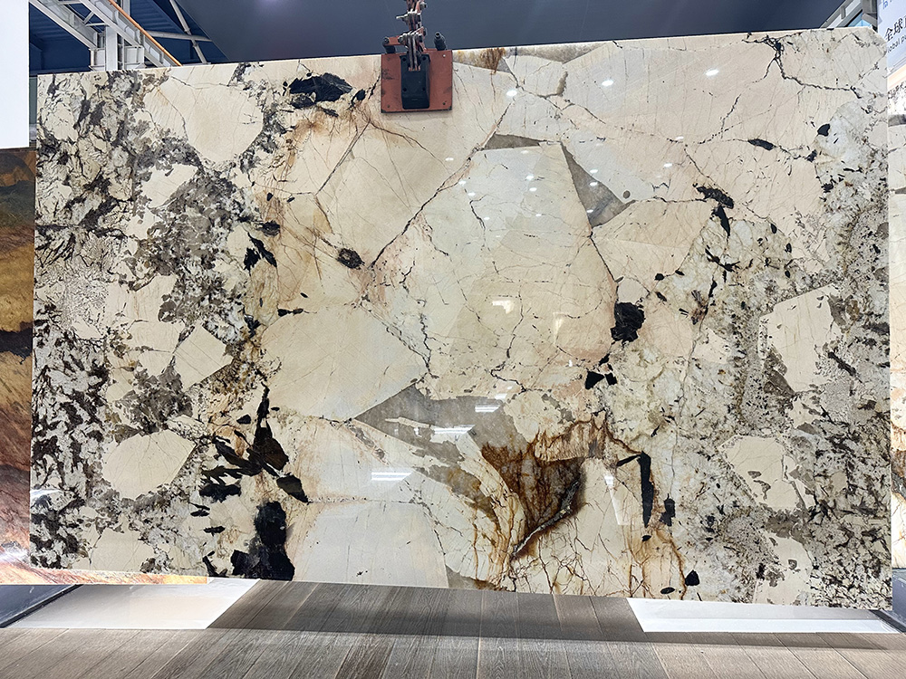 patagonia-quartzite-slab-white-gold