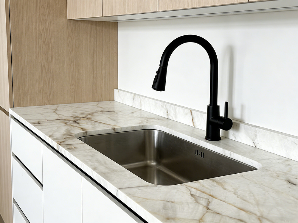 translucent-white-quartzite-kitchen-countertop